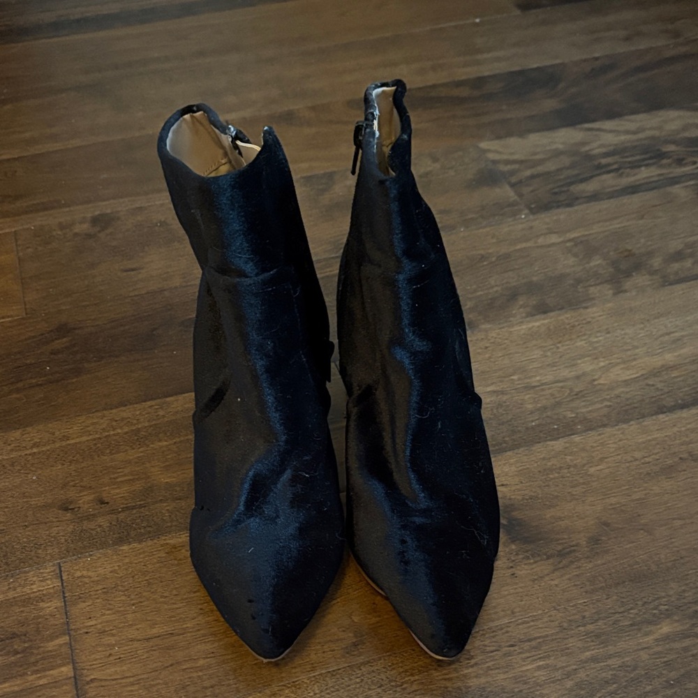 Betsey Johnson Black Heeled Boots - Picture 1 of 3
